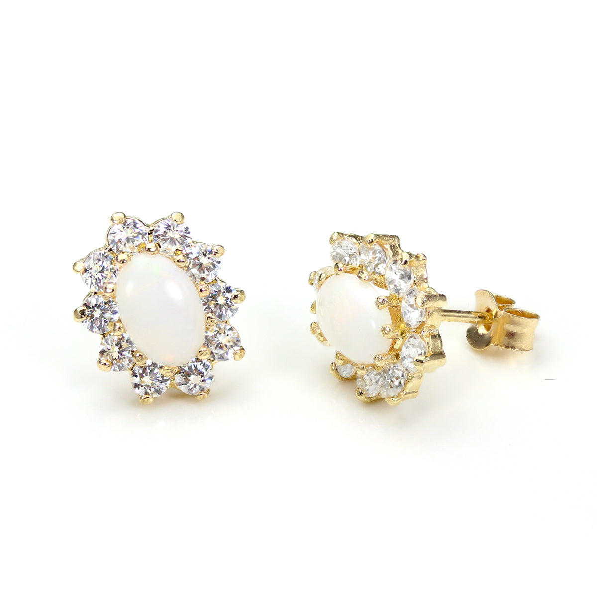 Boucles d'oreilles à tige ovales en or jaune 9 carats avec opale