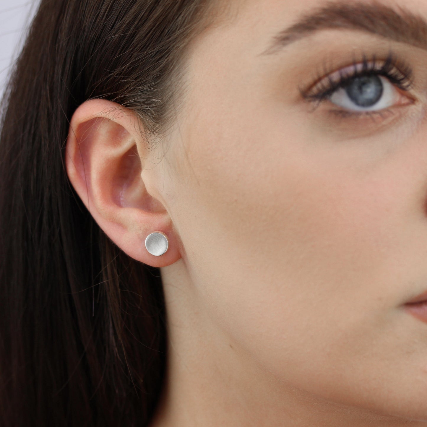 Boucles d'oreilles à tige en argent sterling brossé de 8 mm