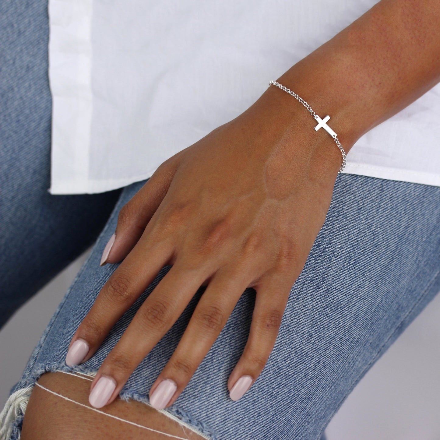 Bracelet réglable en argent sterling avec chaîne rolo et breloque croix