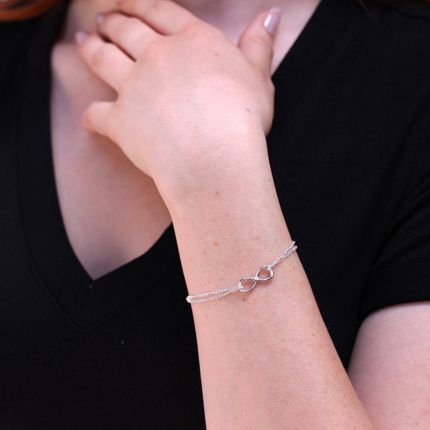 Bracelet réglable en argent sterling avec chaîne rolo et grand pendentif infini