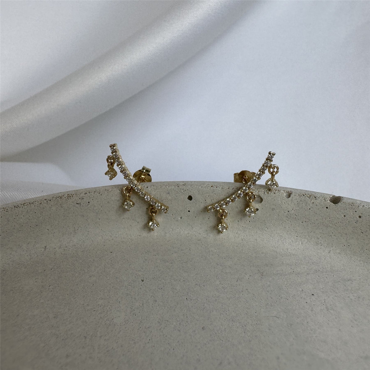 Boucles d'oreilles pendantes grimpantes en or 9 carats avec zircones cubiques transparents