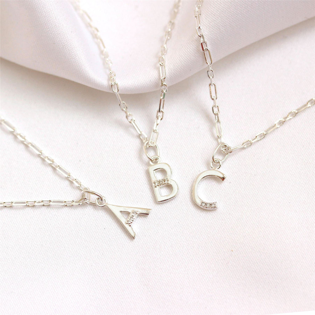 Collier initial triple diamant en argent sterling