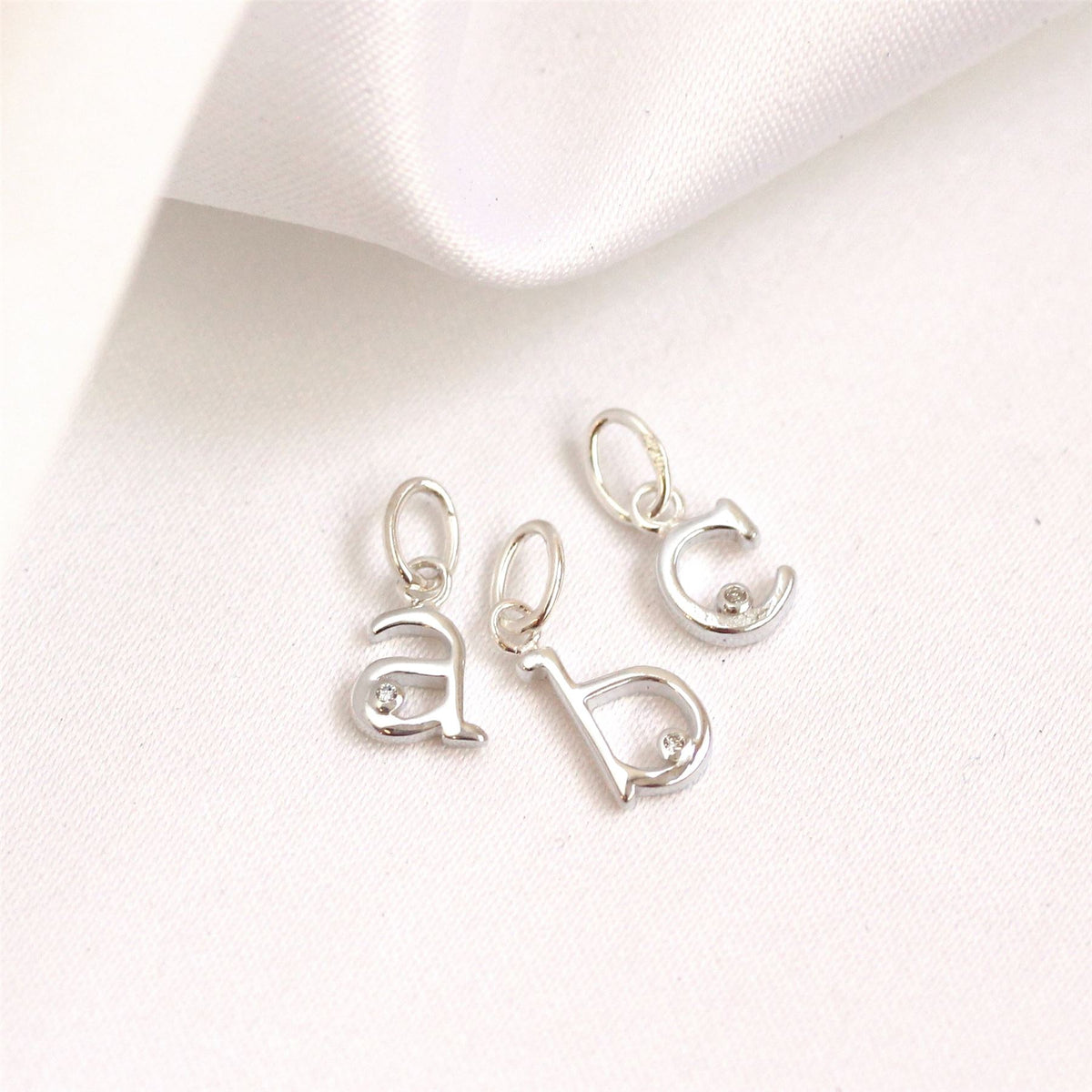 Collier initial en argent sterling avec diamants