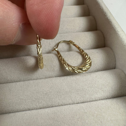 Créoles ovales torsadées en or 9 carats