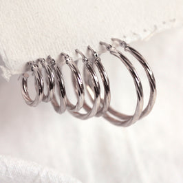 Boucles d'oreilles créoles torsadées en or blanc 9 carats de 2 mm