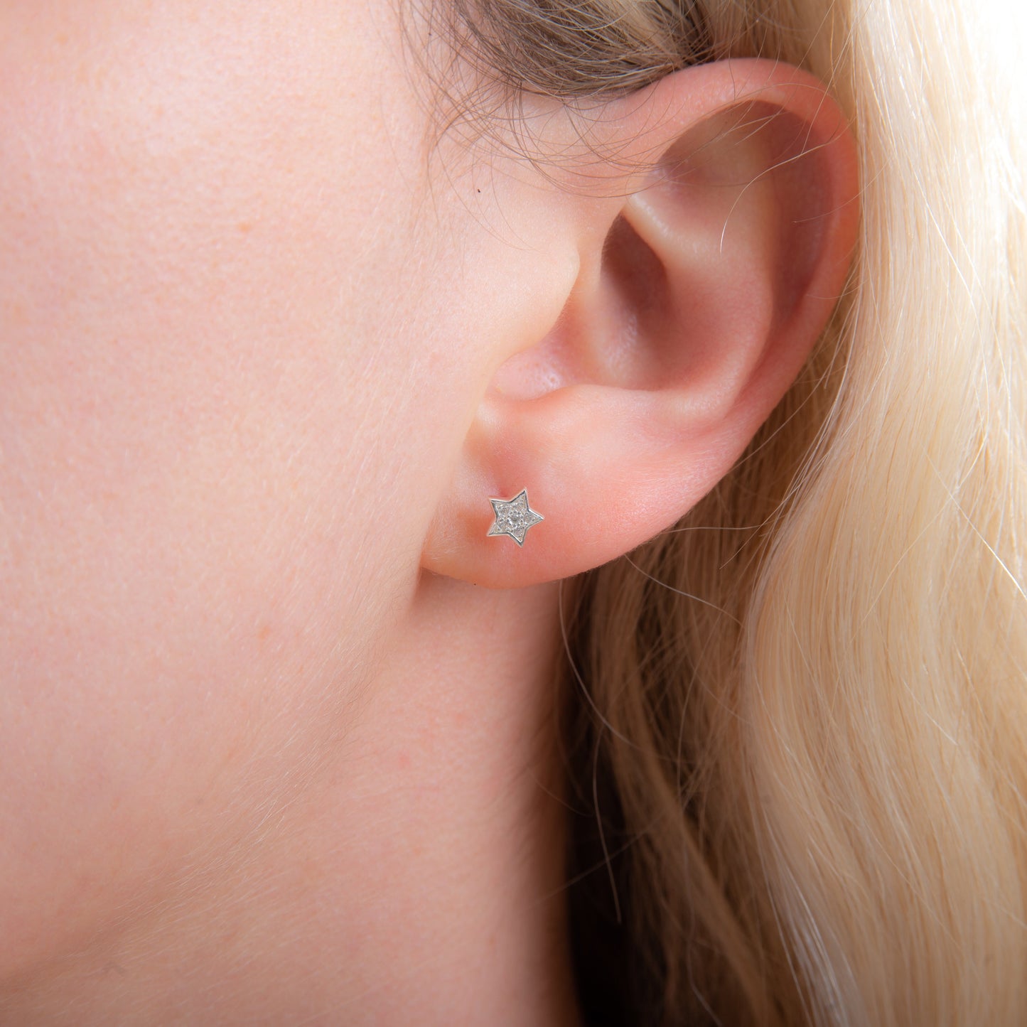 Boucles d'oreilles à tige en argent sterling et cristaux CZ incrustés d'étoiles