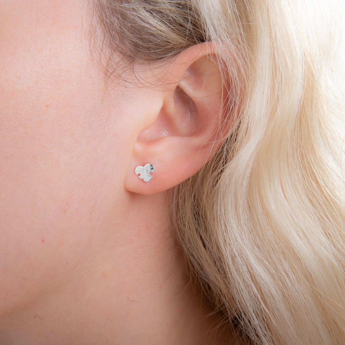 Boucles d'oreilles à tige en argent sterling en forme de cœur et de feuille de palmier
