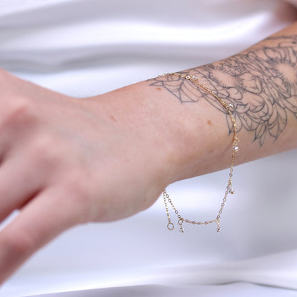 Bracelet extensible en or 9 carats de 19 cm avec perles en oxyde de zirconium transparent