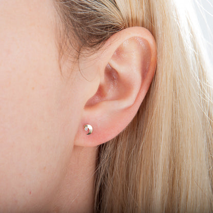 Boucles d'oreilles à tige en or 9 carats avec zircones cubiques transparents