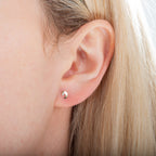 Boucles d'oreilles à tige en or 9 carats avec zircones cubiques transparents