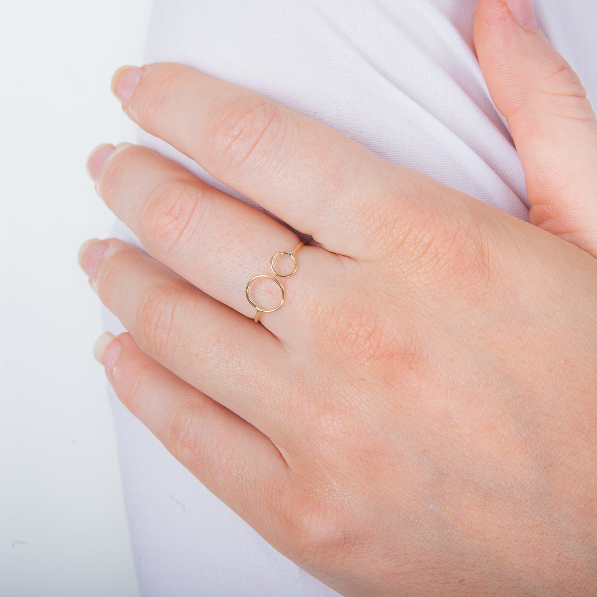 Bague ajustable en or jaune 9 carats avec double cercle ouvert
