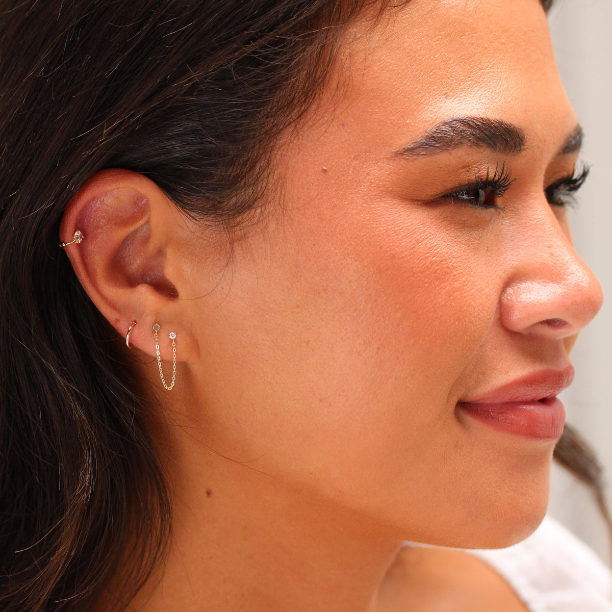Boucles d'oreilles à double chaîne en or 9 carats avec disque rond et zircones cubiques transparents