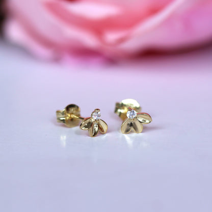 Boucles d'oreilles à tige triple feuille en or 9 carats et zircones cubiques transparents