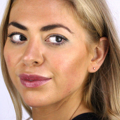 Boucles d'oreilles à tige en argent sterling plaqué or rose et cristal CZ rond de 2 mm