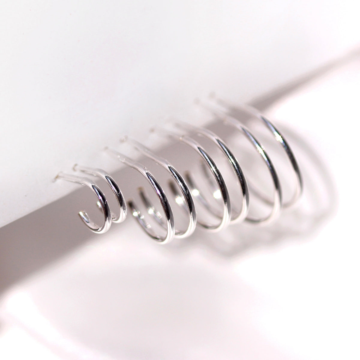 Boucles d'oreilles créoles ouvertes en argent sterling de 8 à 16 mm
