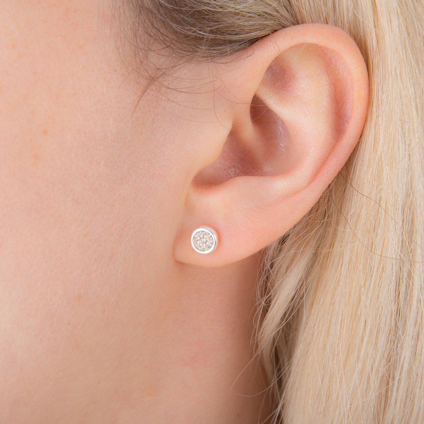 Boucles d'oreilles à tige rondes en argent sterling avec zircones cubiques transparents