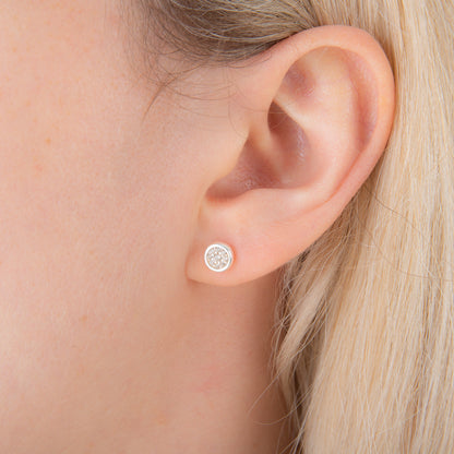 Boucles d'oreilles à tige rondes en argent sterling avec zircones cubiques transparents