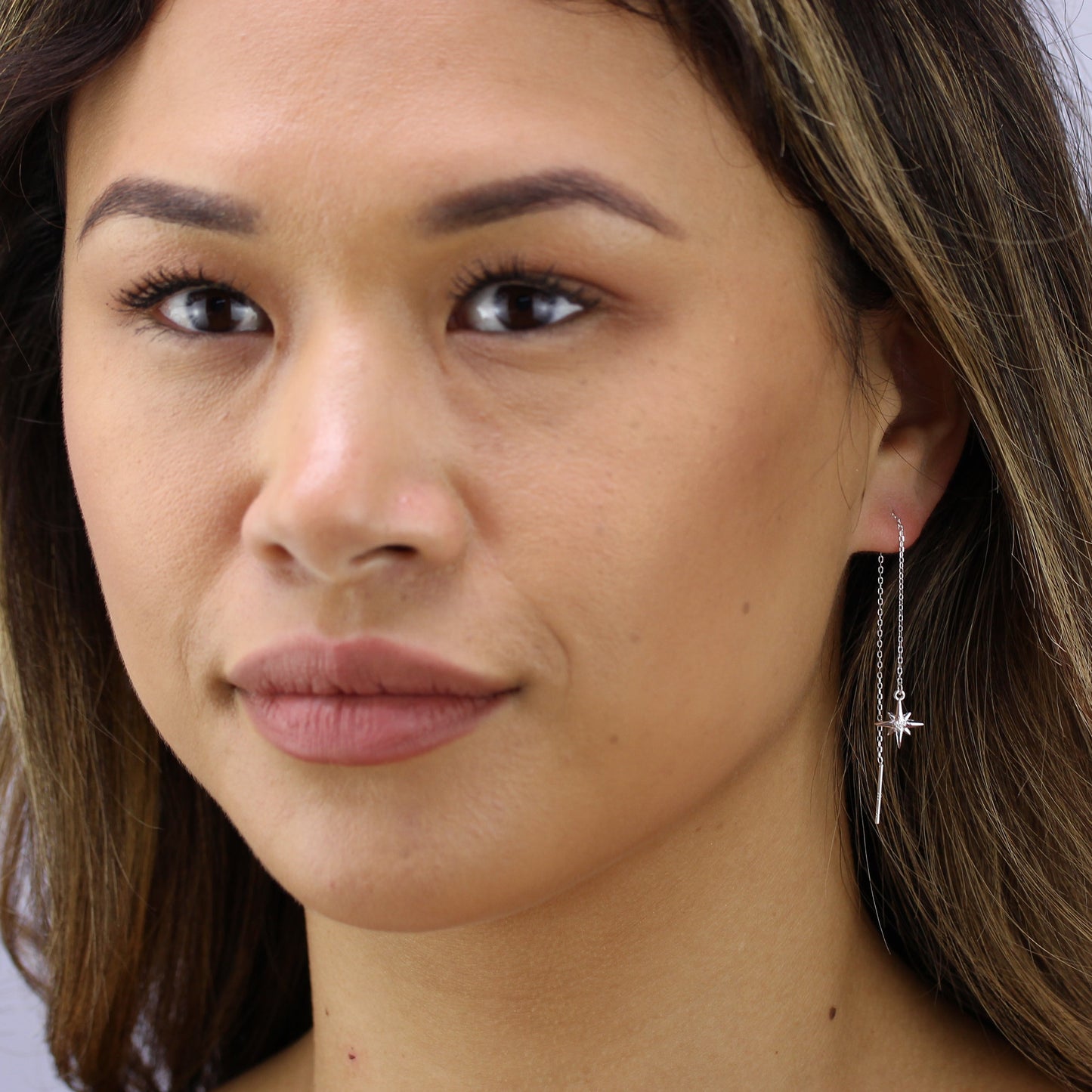 Boucles d'oreilles pendantes en argent sterling avec zircones cubiques transparents en forme d'étoile