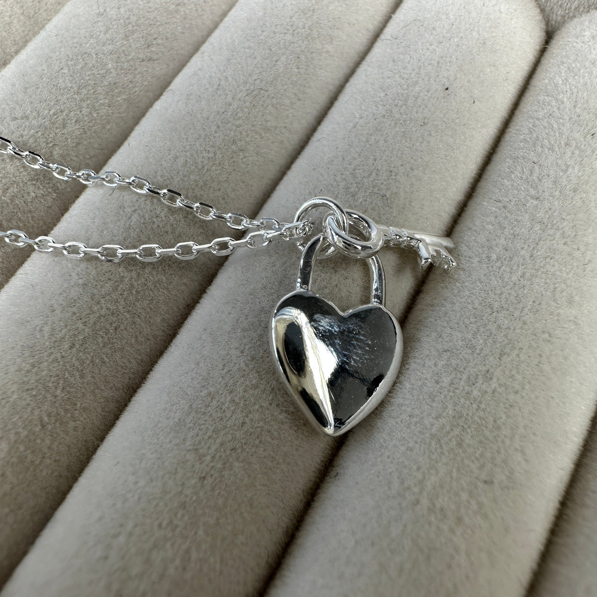 Bracelet réglable en argent sterling avec cadenas en forme de clé et de cœur