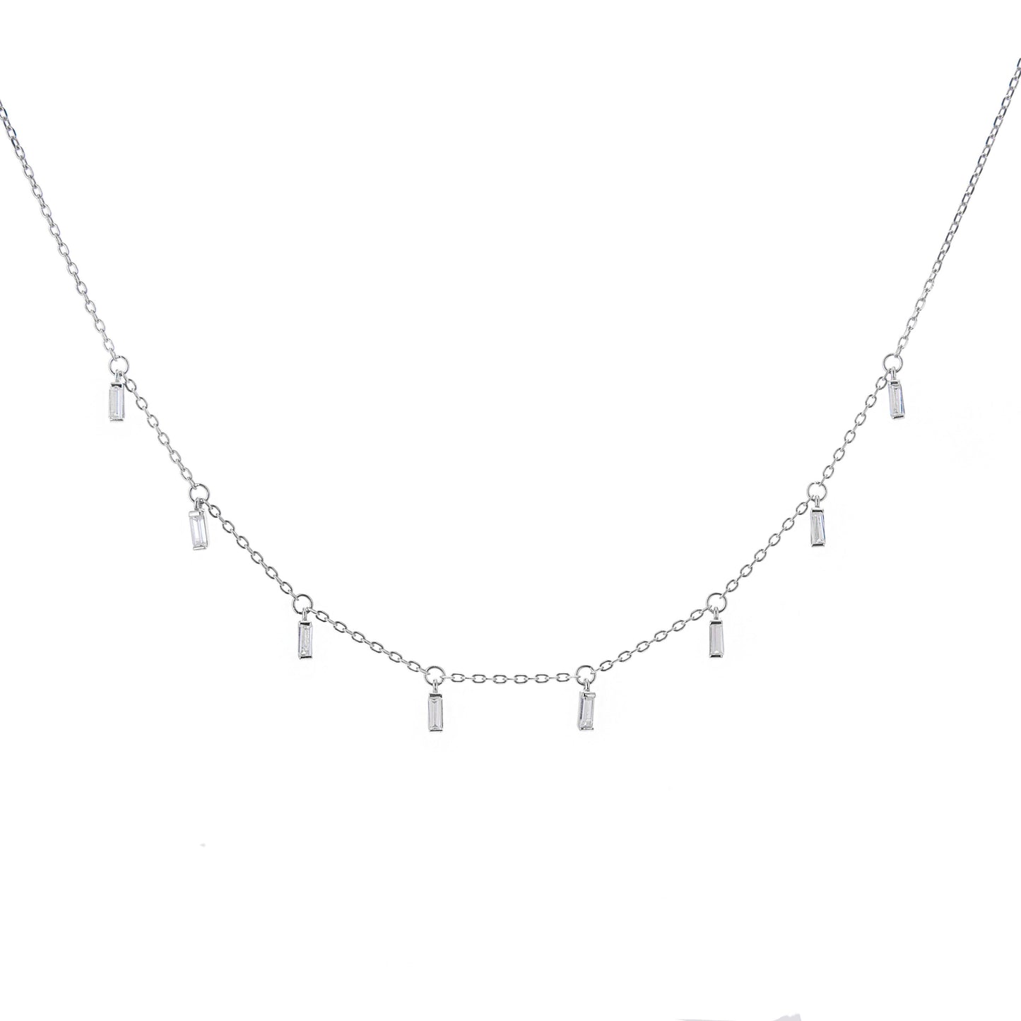 Collier en argent sterling avec plusieurs petites baguettes en oxyde de zirconium