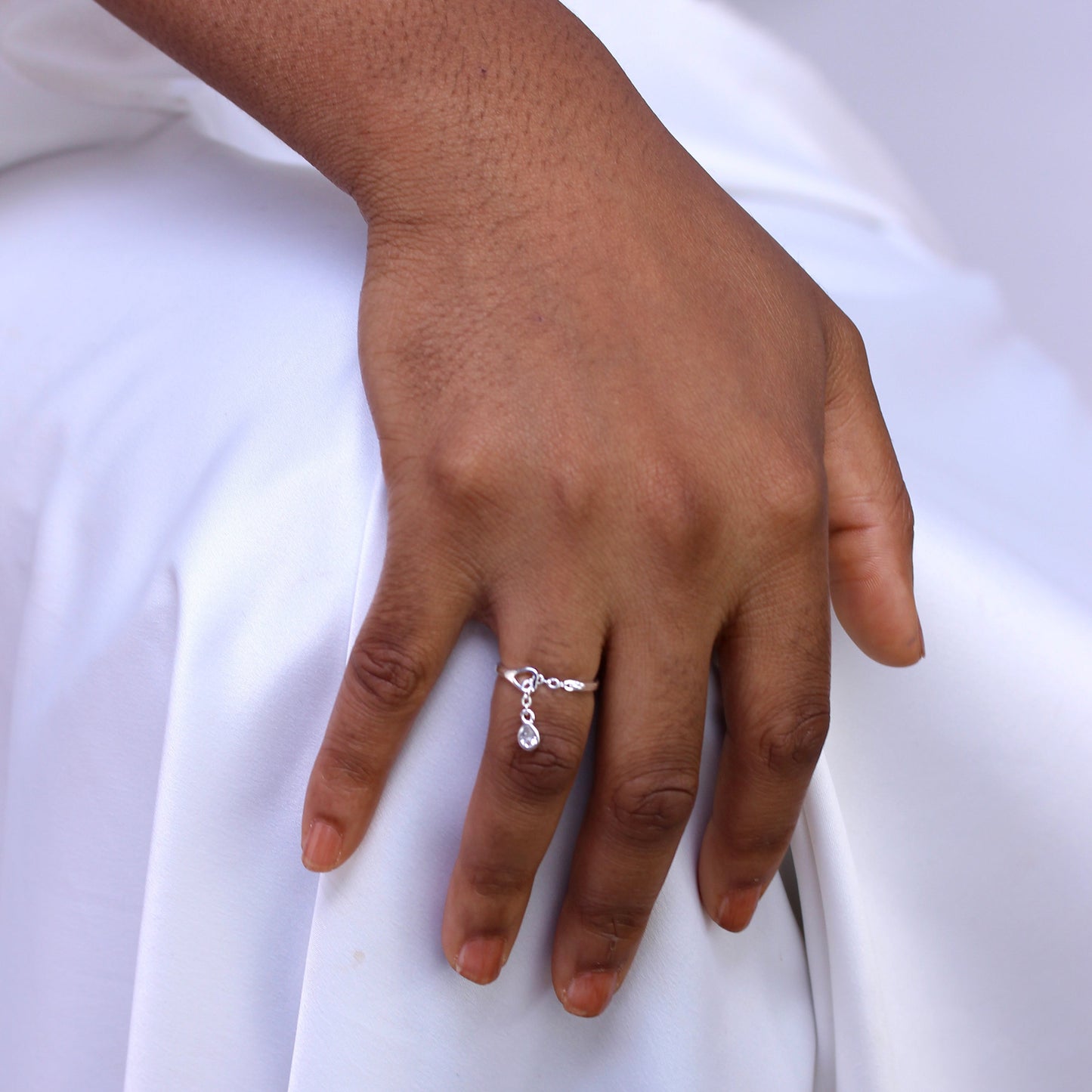 Bague réglable en argent sterling avec chaîne en forme de larme et zircone cubique transparent