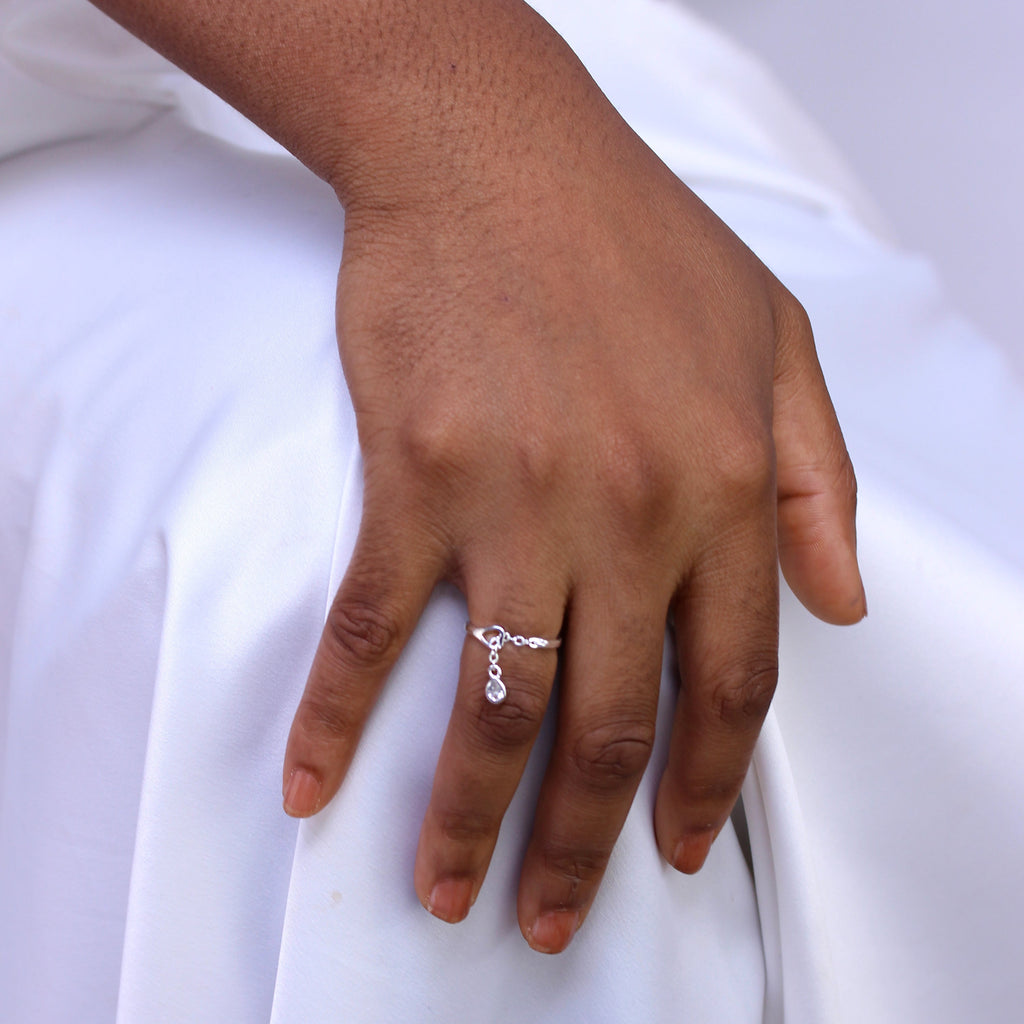 Bague réglable en argent sterling avec chaîne en forme de larme et zircone cubique transparent