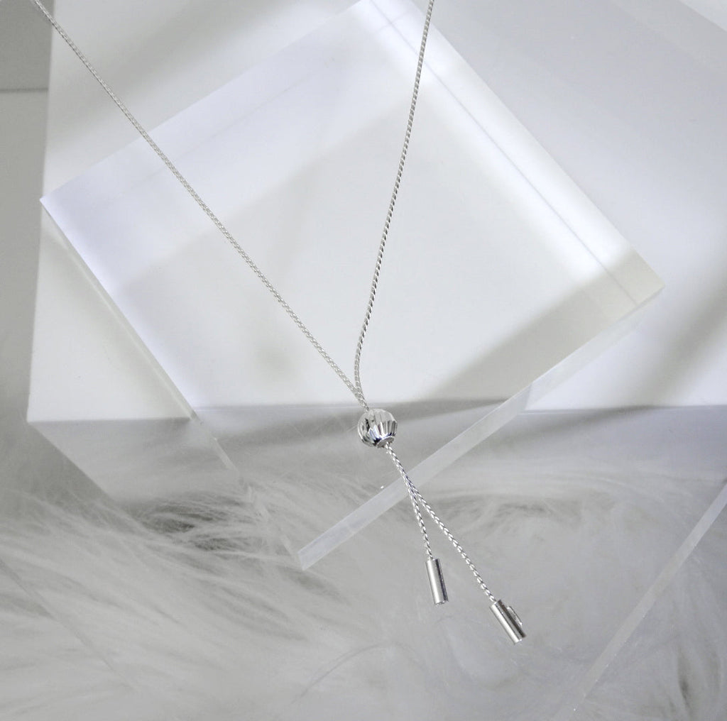 Collier réglable en argent sterling avec pendentif à double pompon et boule