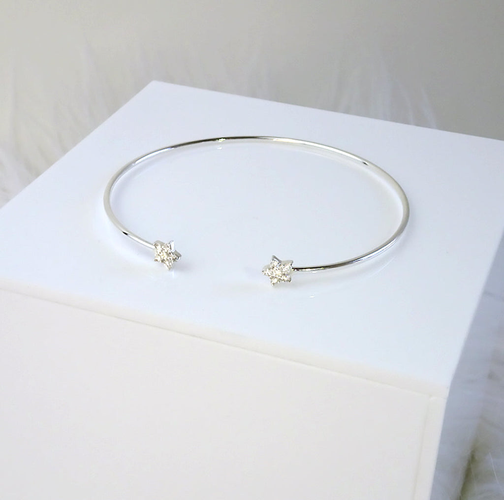 Bracelet manchette ouvert en argent sterling avec étoile et zircones cubiques transparents