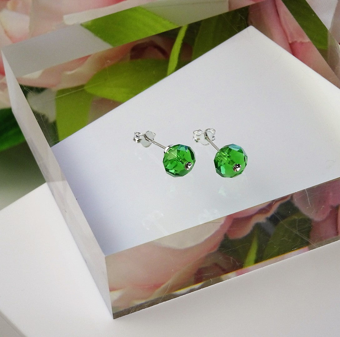 Boucles d'oreilles à tige en argent sterling et perles de cristal vert