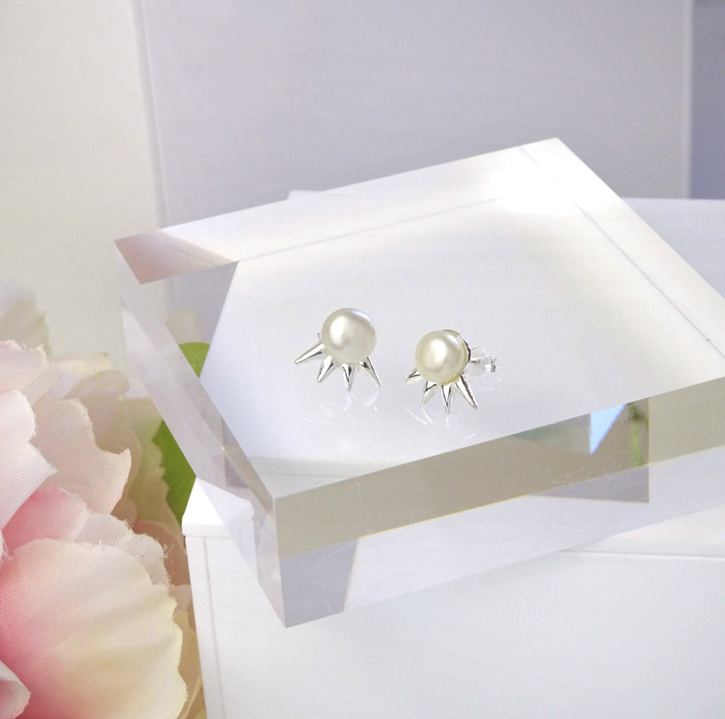 Boucles d'oreilles à tige en argent sterling et perles synthétiques