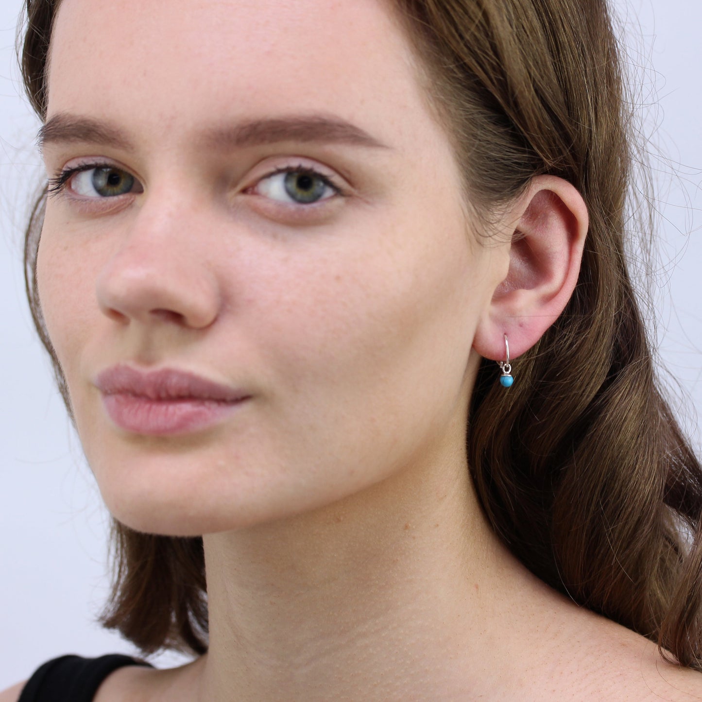 Boucles d'oreilles créoles en argent sterling avec breloques en fausse turquoise de 11 mm
