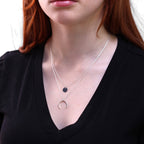 Collier avec pendentif croissant de corne à disque rond multicouche en argent sterling