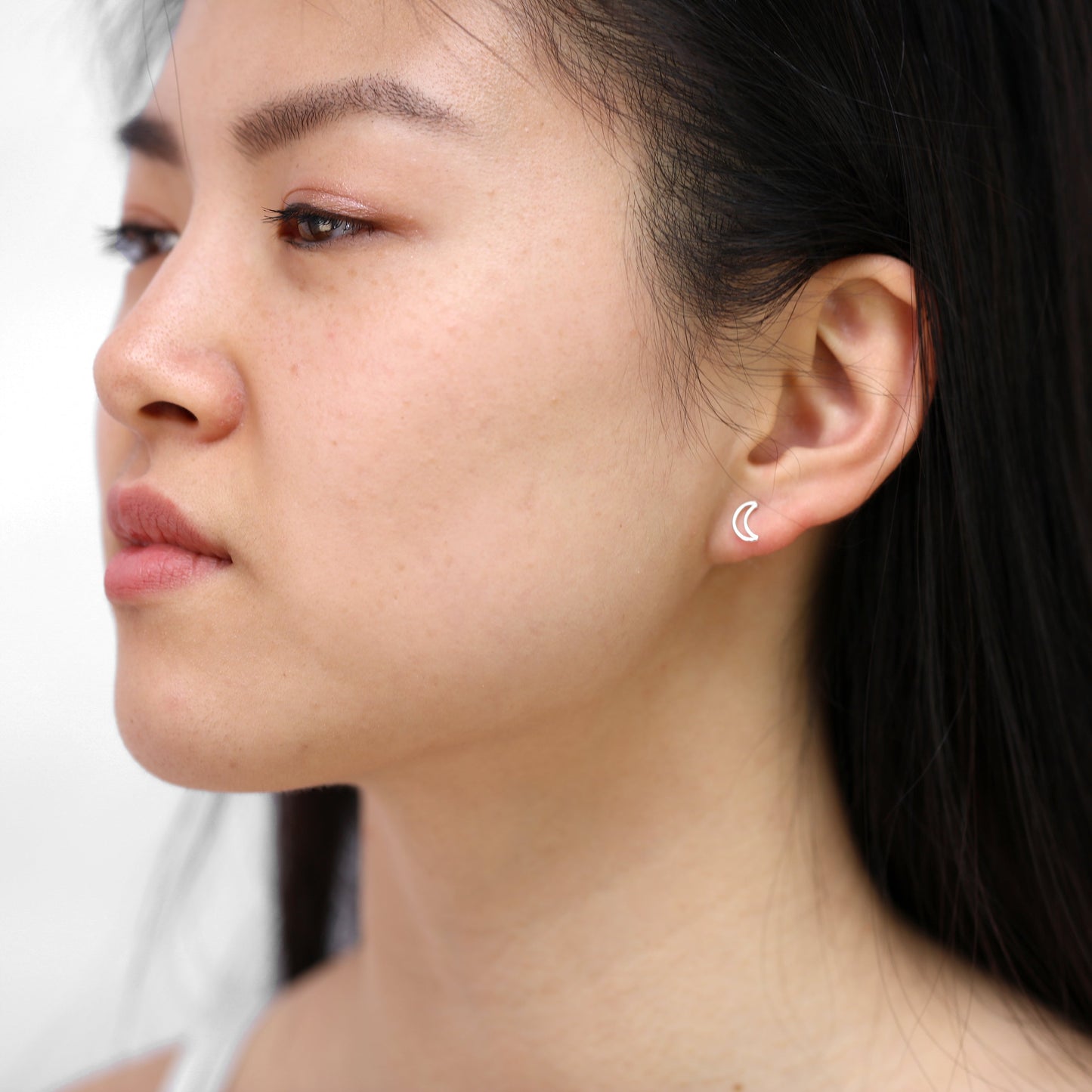 Boucles d'oreilles à tige en argent sterling avec contour en croissant de lune