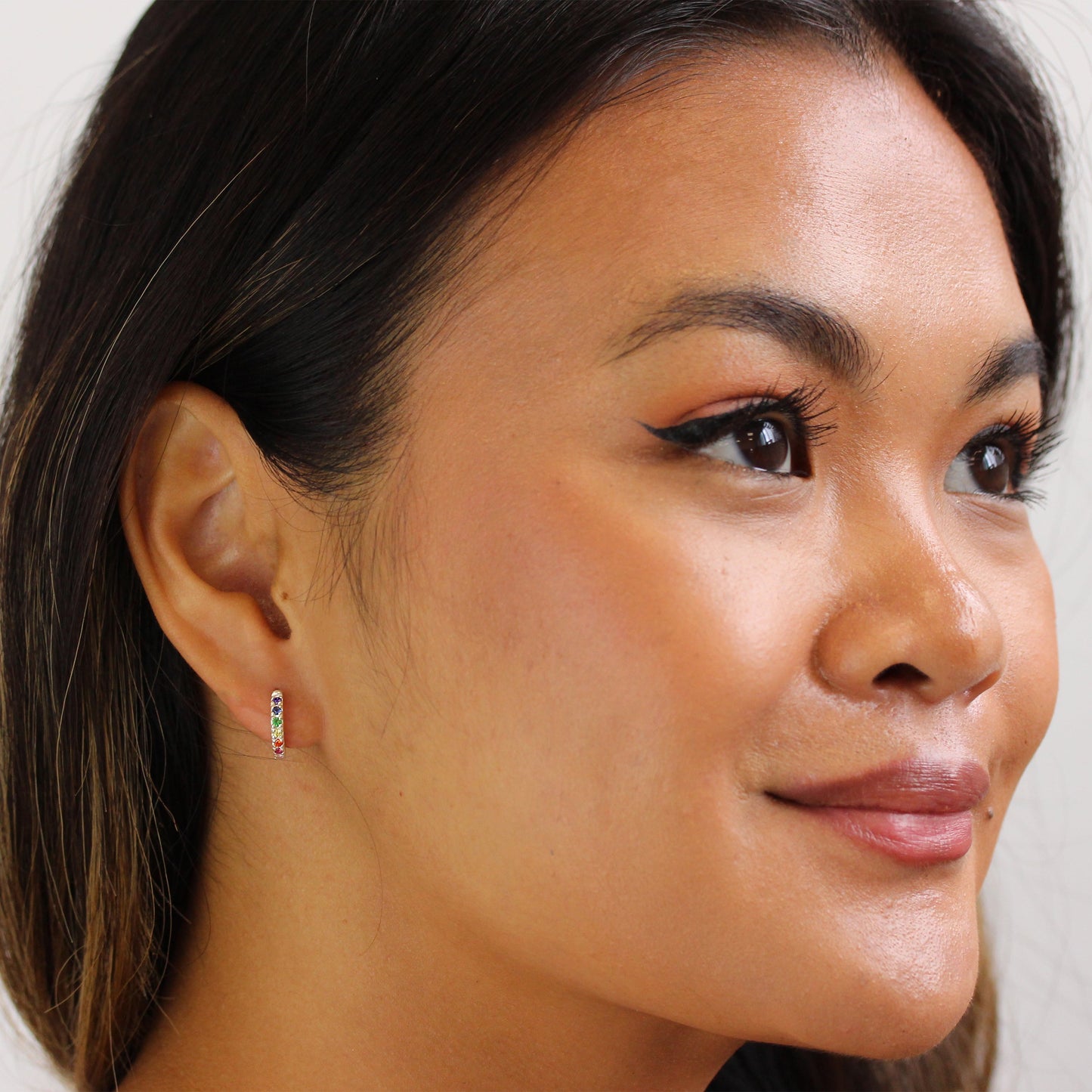 Boucles d'oreilles créoles en argent sterling et cristal arc-en-ciel