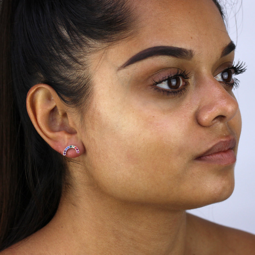 Boucles d'oreilles à tige arc-en-ciel en argent sterling et cristal CZ