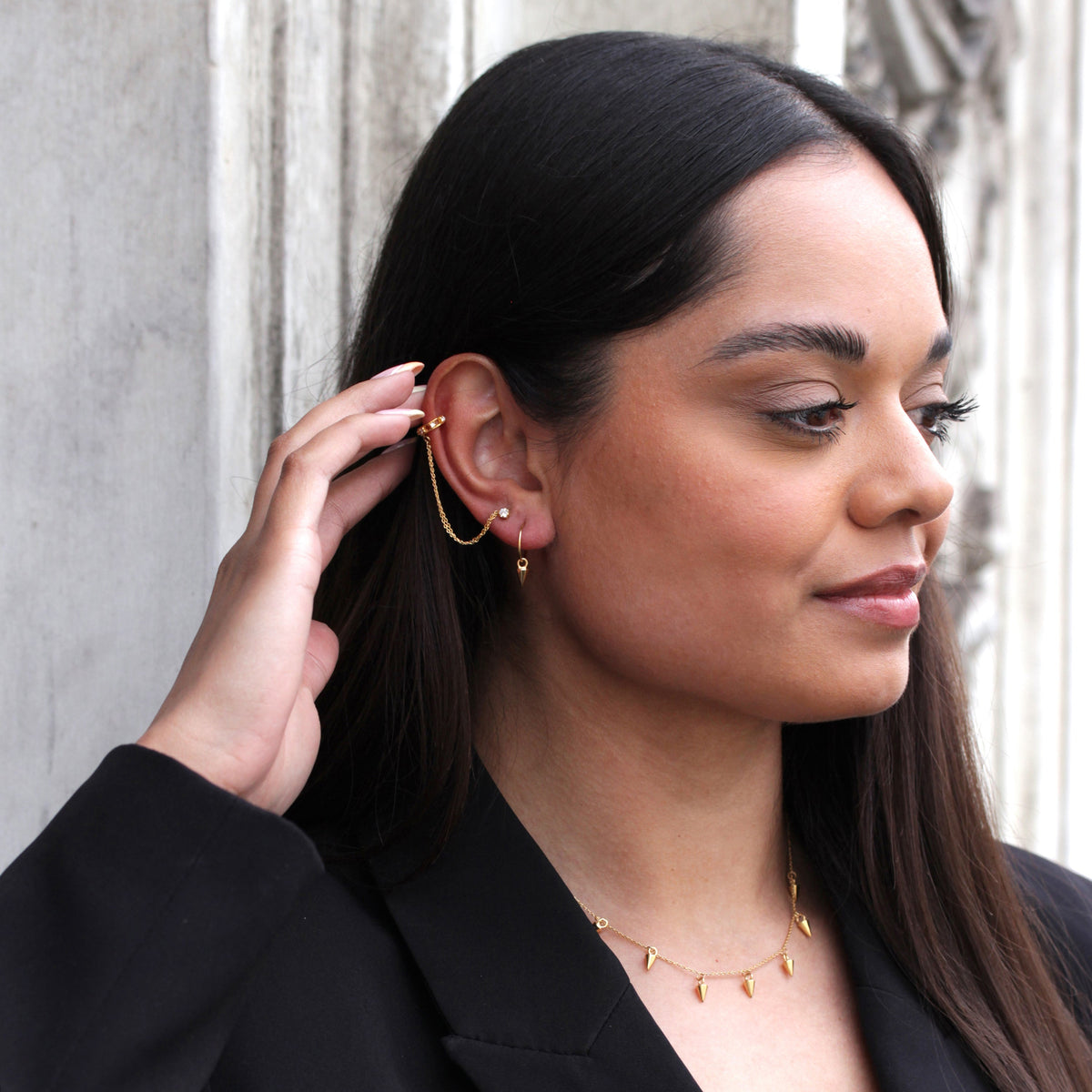 Boucles d'oreilles créoles ouvertes en argent sterling plaqué or avec breloques à pointes