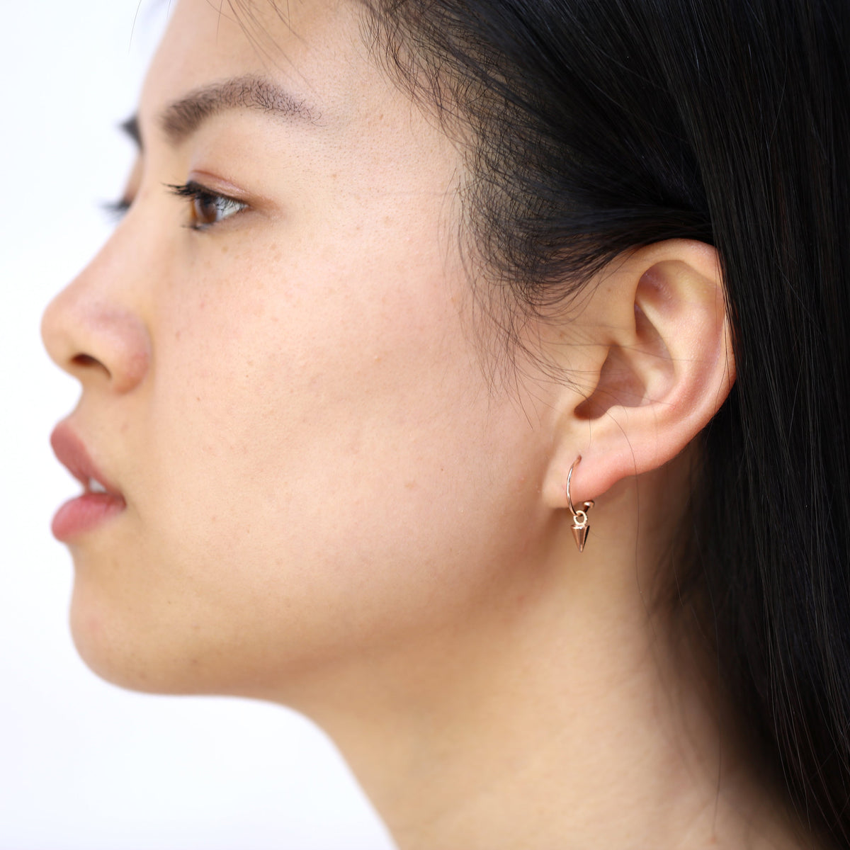 Boucles d'oreilles créoles ouvertes en argent sterling plaqué or rose avec breloques à pointes