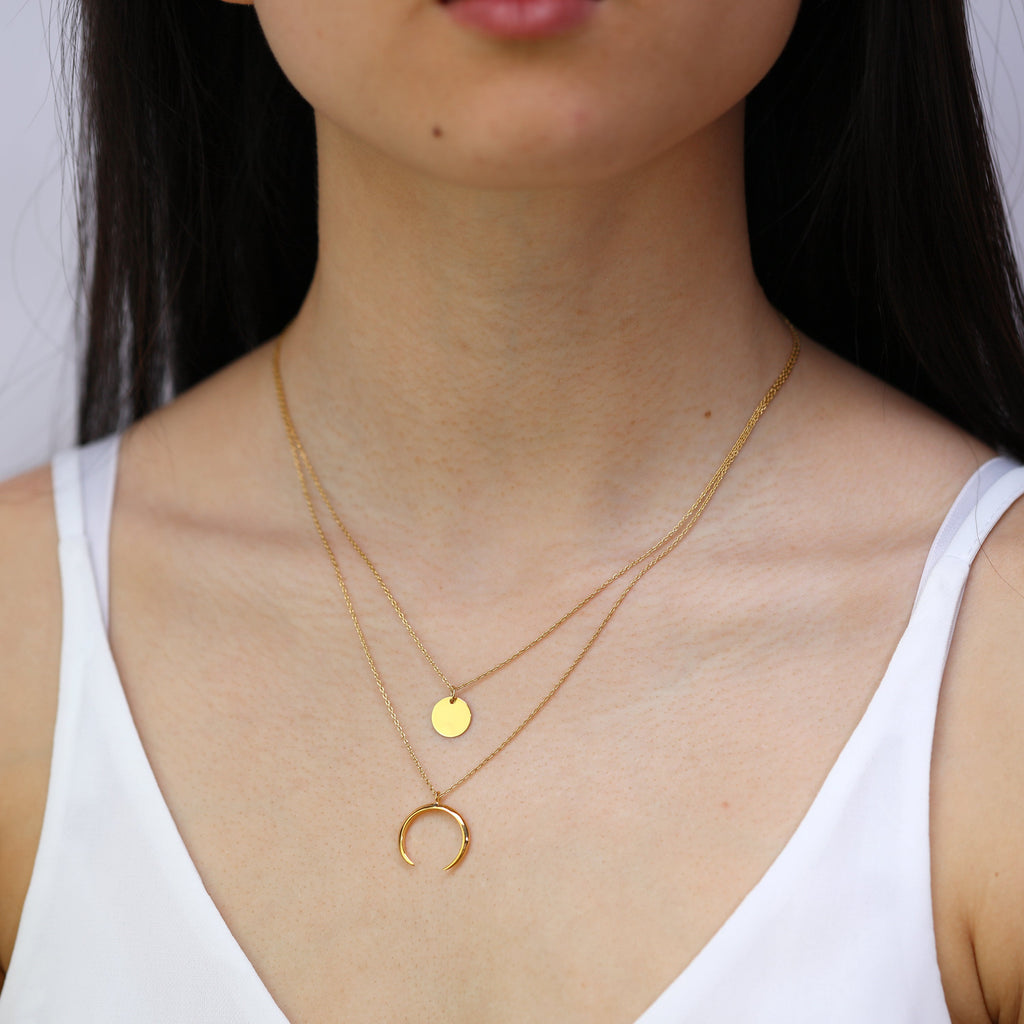 Collier avec pendentif croissant de lune en argent sterling plaqué or et double couche