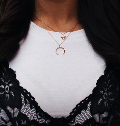 Collier avec pendentif croissant de lune en argent sterling plaqué or rose et double couche