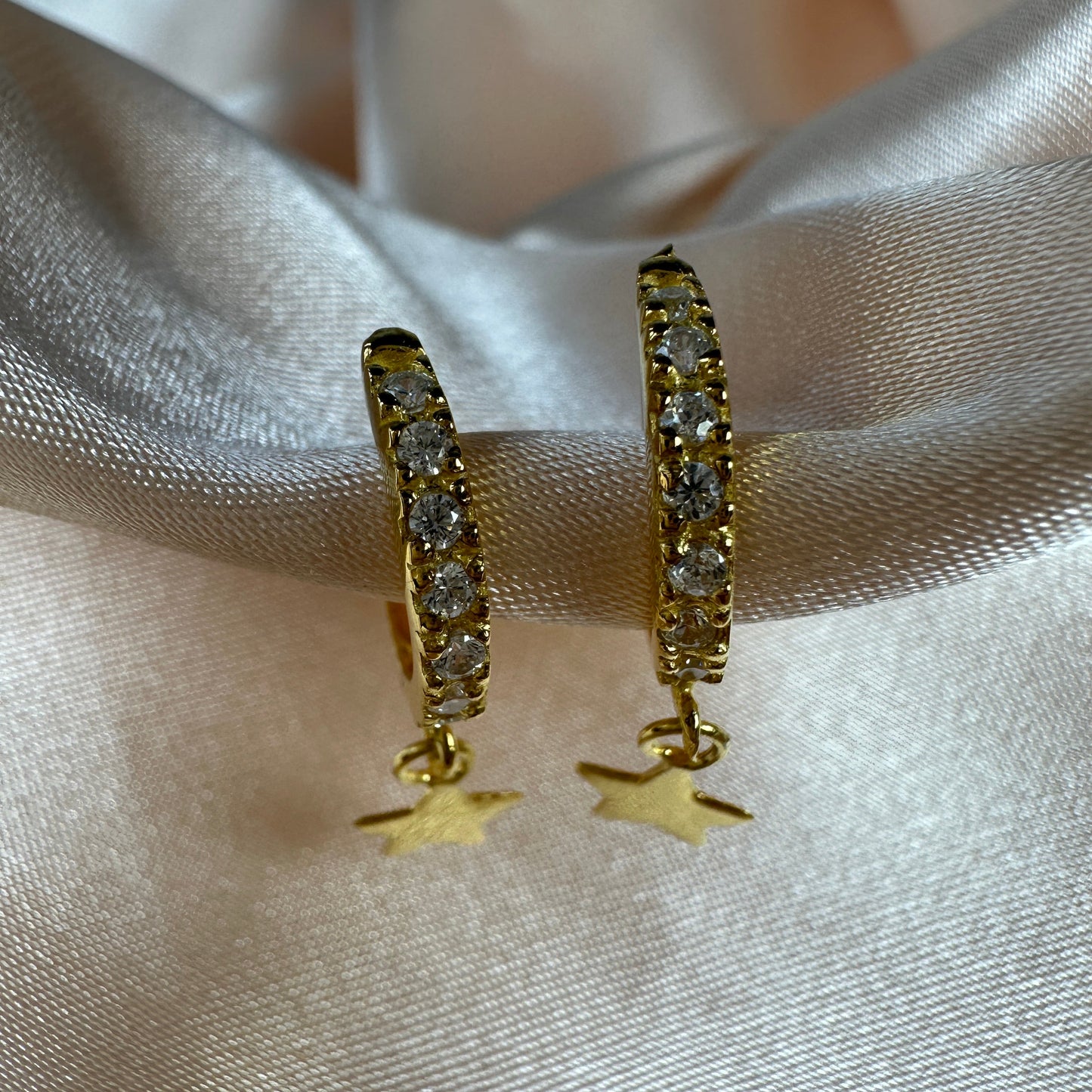 Boucles d'oreilles créoles en argent sterling plaqué or avec breloque étoile