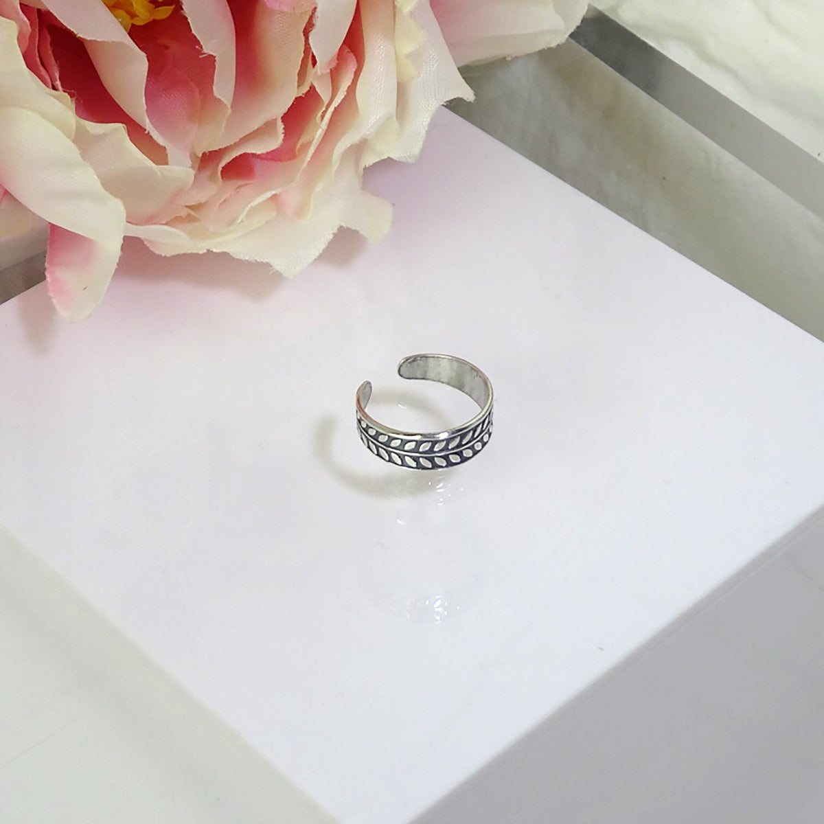 Bague d'orteil réglable en argent sterling oxydé avec feuilles