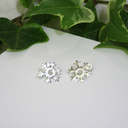 Boucles d'oreilles à tige en argent sterling en forme de flocon de neige