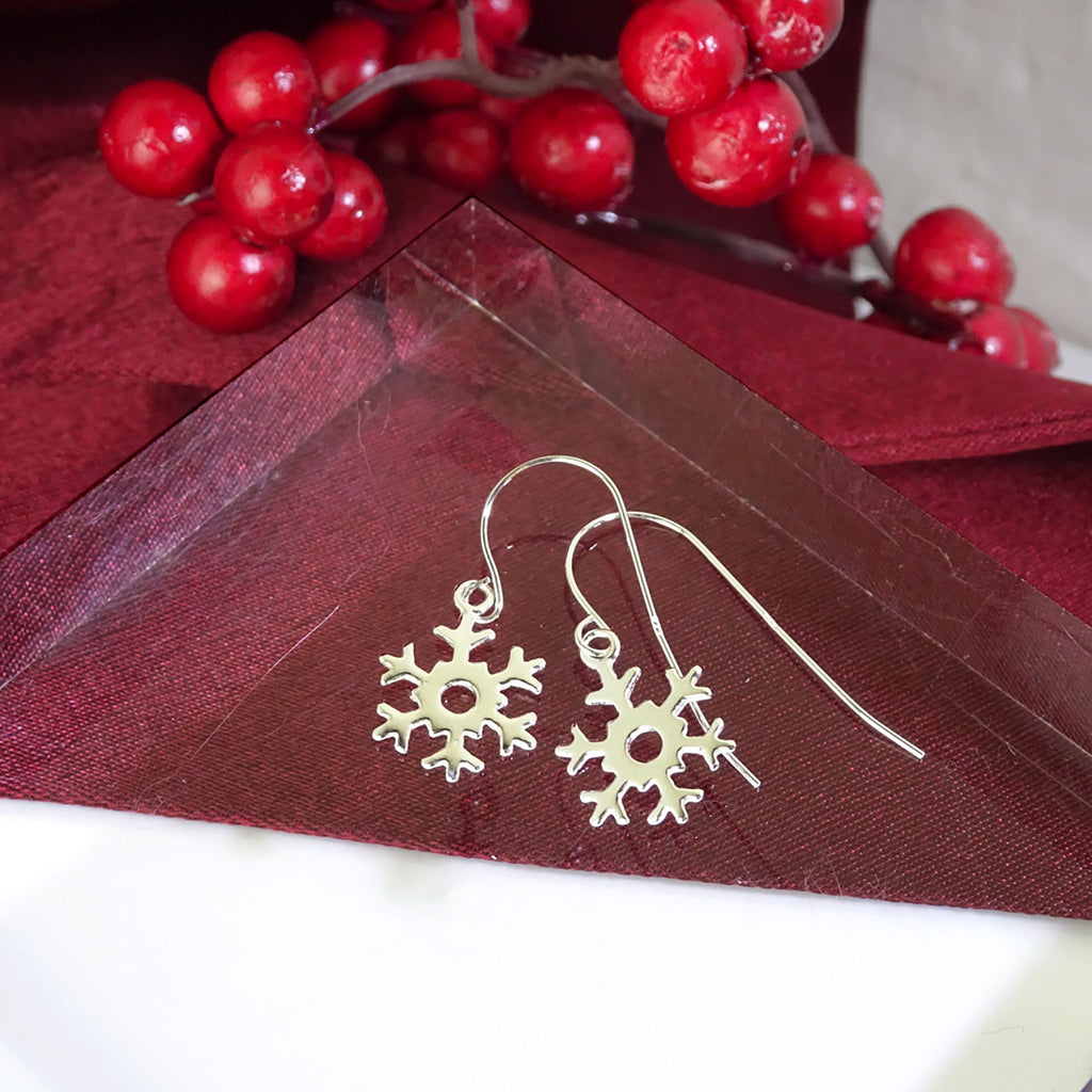 Boucles d'oreilles pendantes en argent sterling en forme de flocon de neige