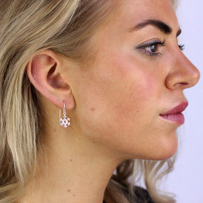 Boucles d'oreilles pendantes en argent sterling en forme de flocon de neige