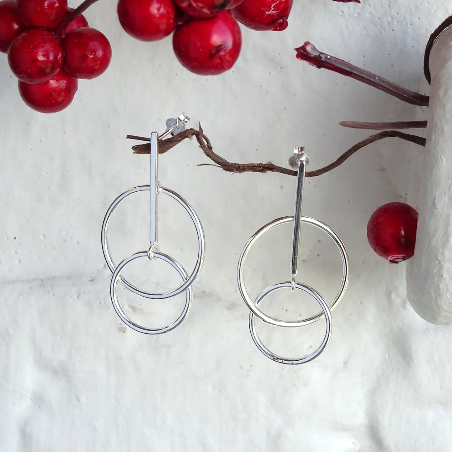 Boucles d'oreilles pendantes minimalistes en argent sterling avec double cercle et barre métallique
