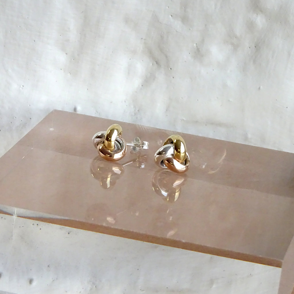 Boucles d'oreilles à tige en argent sterling plaqué or tricolore avec nœud