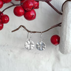 Boucles d'oreilles pendantes en argent sterling avec disque rond martelé