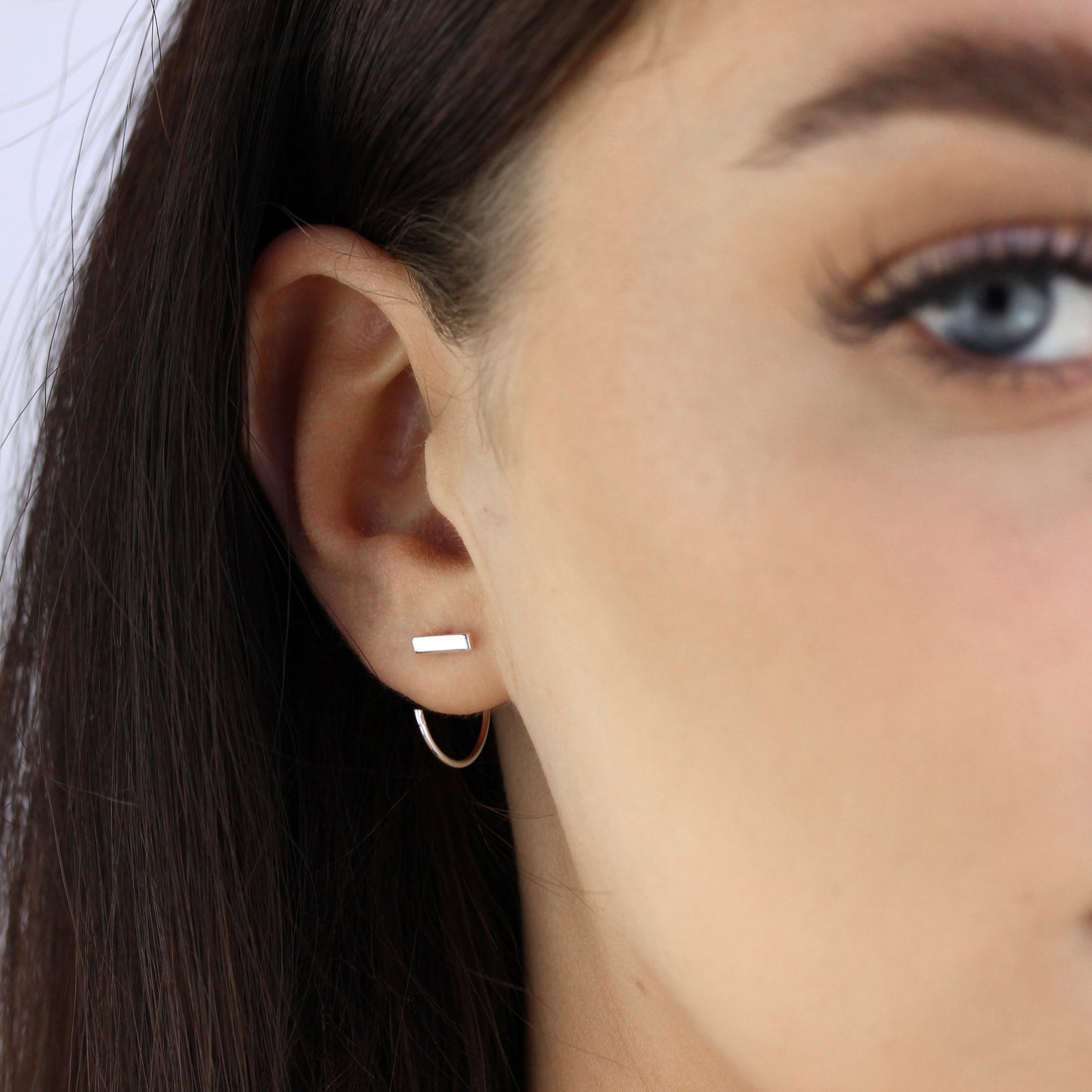 Boucles d'oreilles créoles ouvertes minimalistes en argent sterling avec barre rectangulaire plate