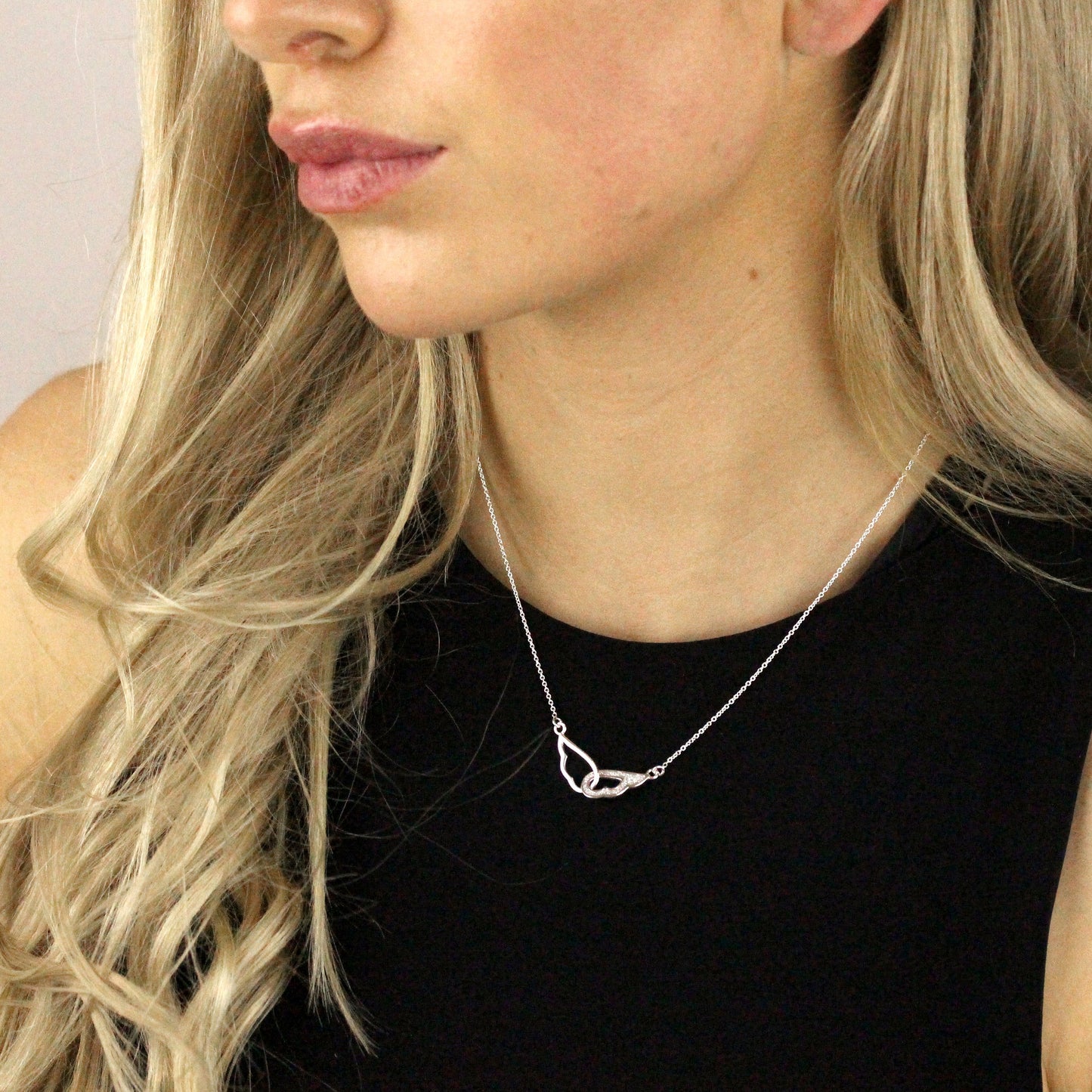 Collier ailes d'ange entrelacées en argent sterling