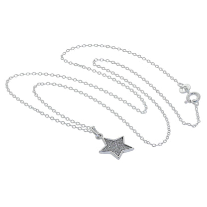 Collier avec pendentif étoile givrée en argent sterling